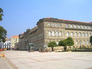 A large civic building on Pontevedra's alameda